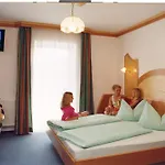 Hotel Garni Drei-Maederl-Haus Hotel 4*
