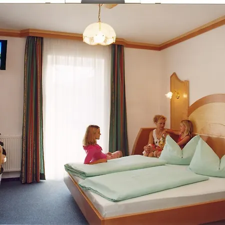 Garni Drei-maederl-haus Otel 4*